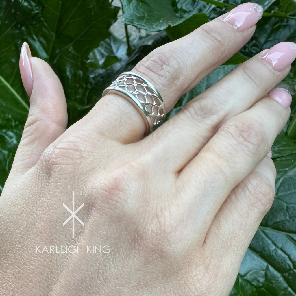 Sterling Silver Diamond Fence Motif Ring (Adjustable)